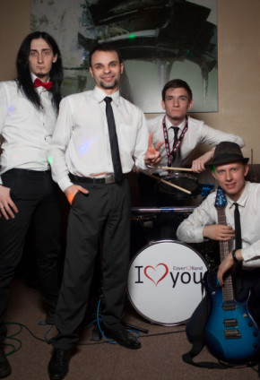 Ай лав ю (I love you band)